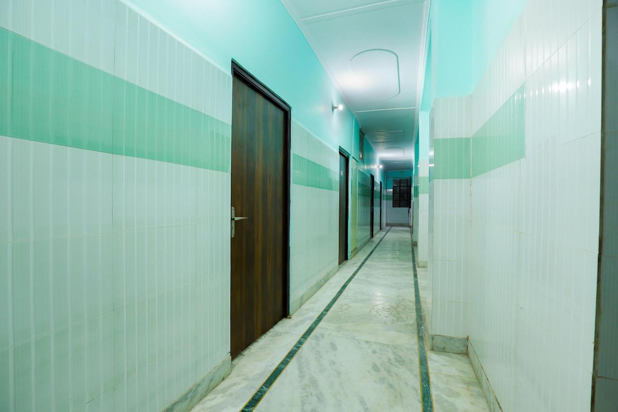 Oyo 69486 Royal Palace Delhi  Ngoại thất bức ảnh
