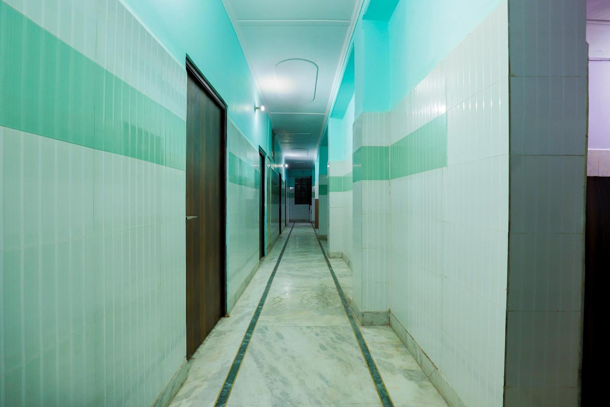 Oyo 69486 Royal Palace Delhi  Ngoại thất bức ảnh